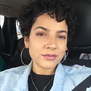 Meet your Posher, Lola